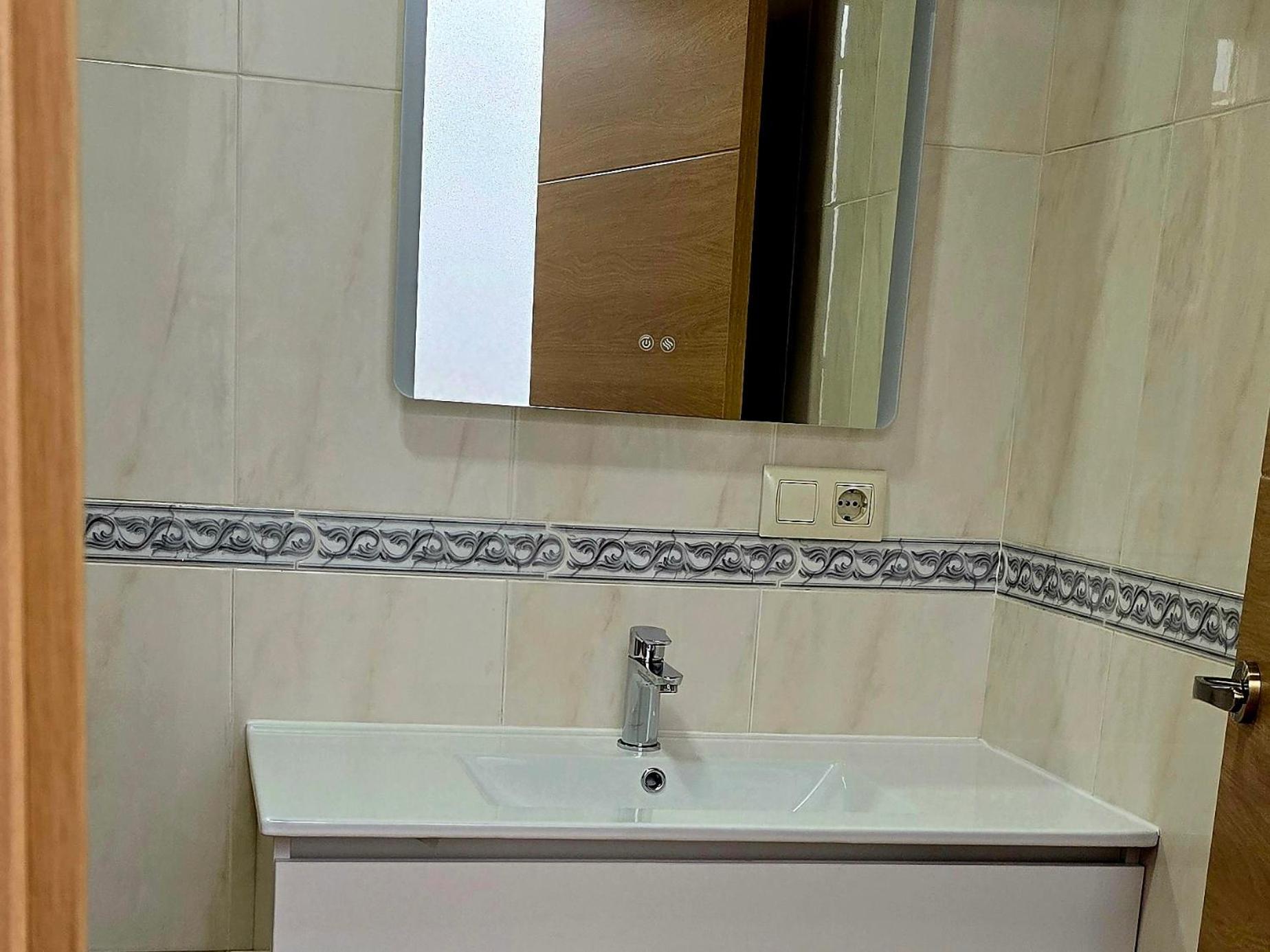 Apartamentos,Puerta De Bisagra-Parking Gratis โตเลโด ภายนอก รูปภาพ